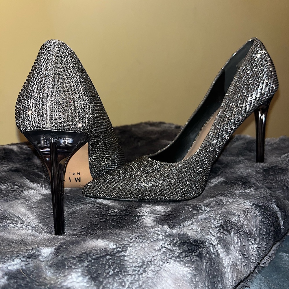 DSW SIZE 9 SPARKLE HEELS (worn once)